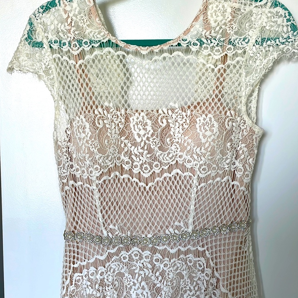 David's bridal lace and sparkly dress, size 6. Sparkly built-in front belt.